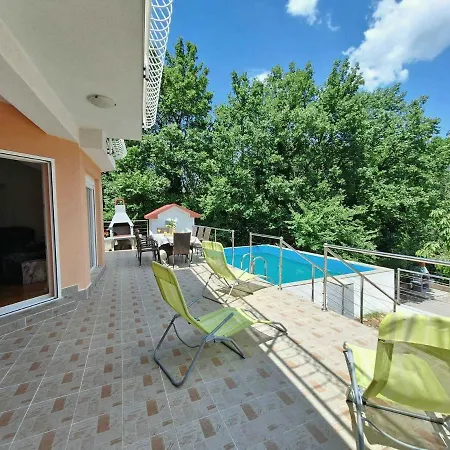 Sanleon Holiday home *